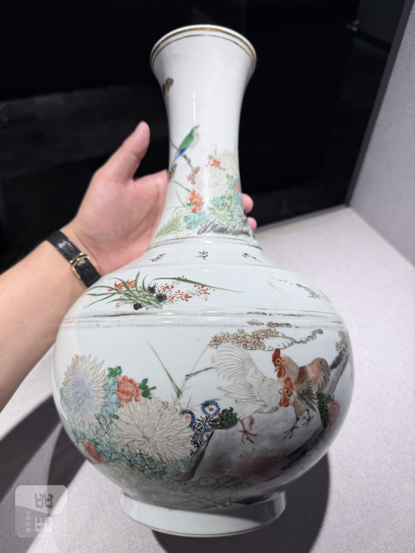 清晚期 浅绛彩大吉图赏瓶 - 图4